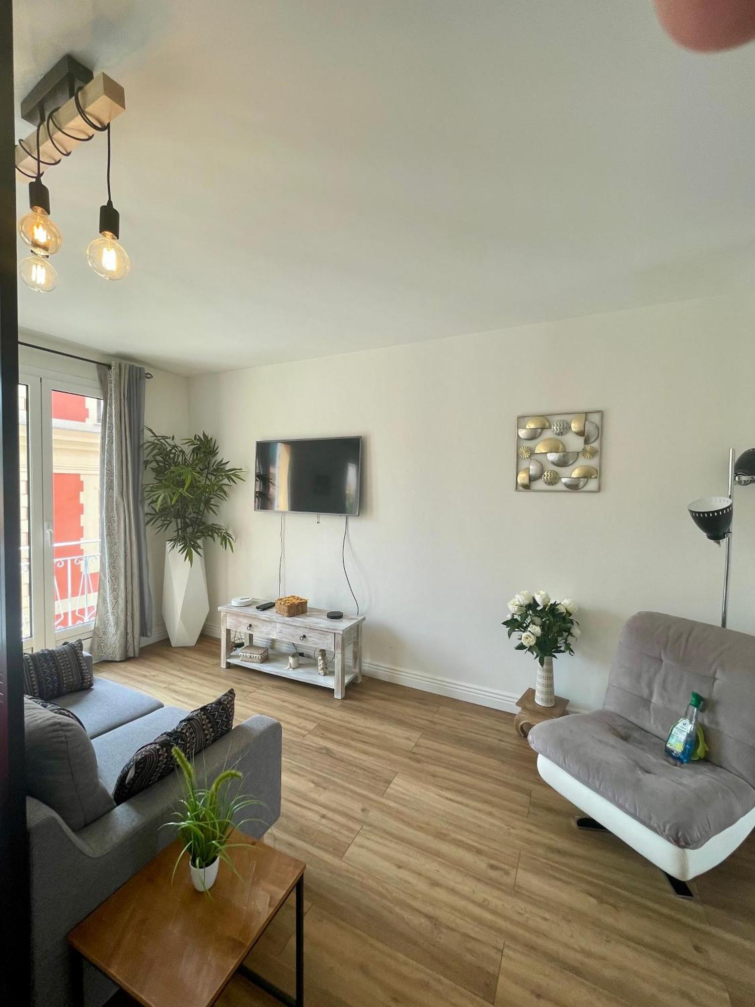 Le Verlaine, Studio En Centre Ville A Deux Minutes Des Plages Menton Eksteriør bilde
